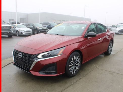 Certified 2024 Nissan Altima 2.5 SV image 3