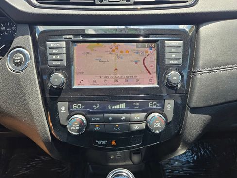 Used 2018 Nissan Rogue SL FWD image 36