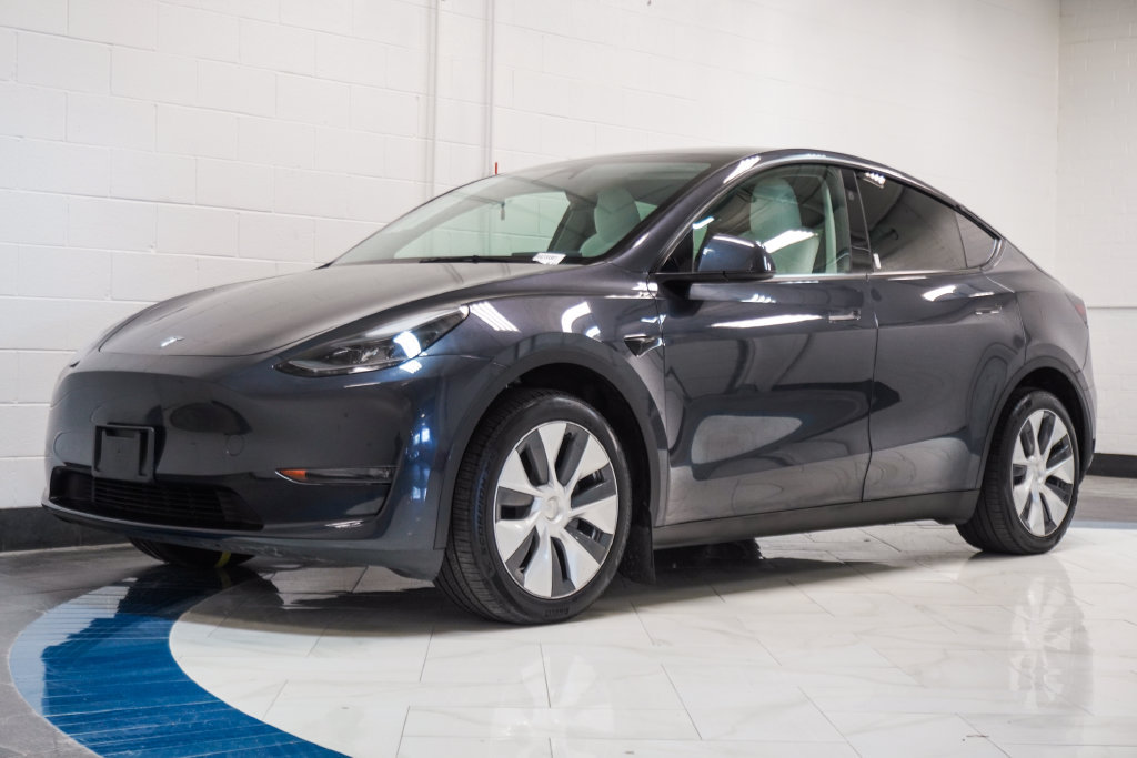 Used 2024 Tesla Model Y Long Range AWD/4WD image 4