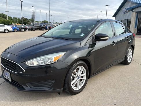 Used 2015 Ford Focus SE FWD image 3