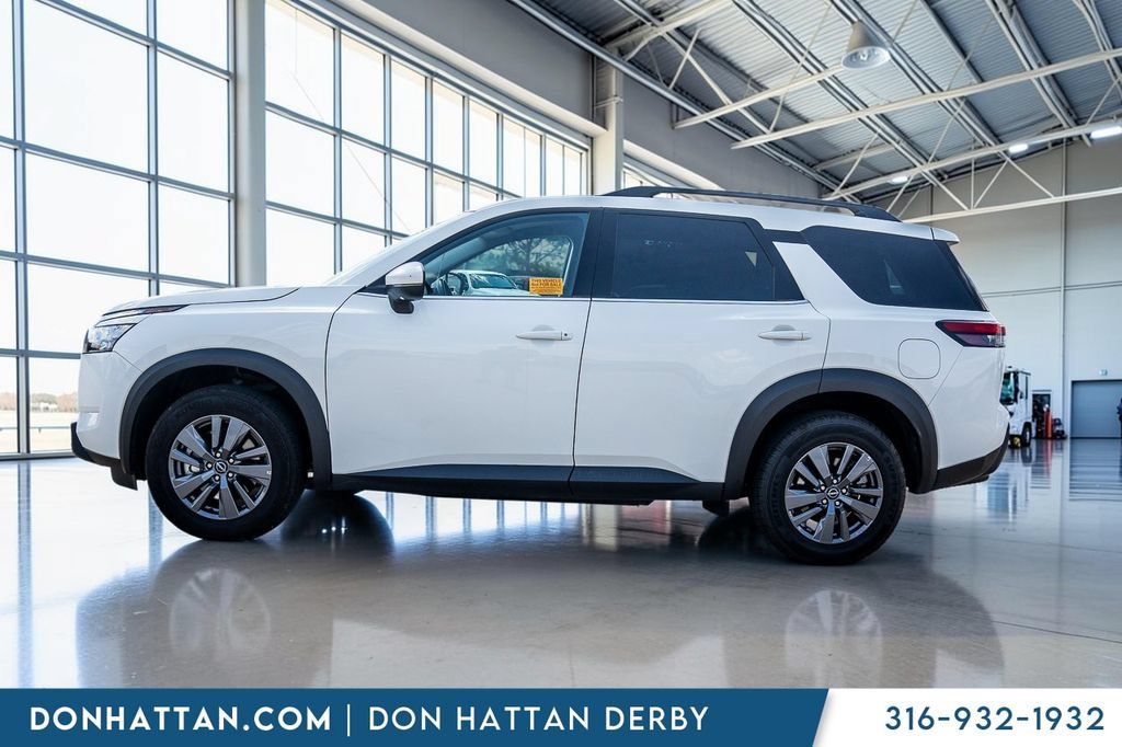 Used 2024 Nissan Pathfinder SV AWD/4WD image 2