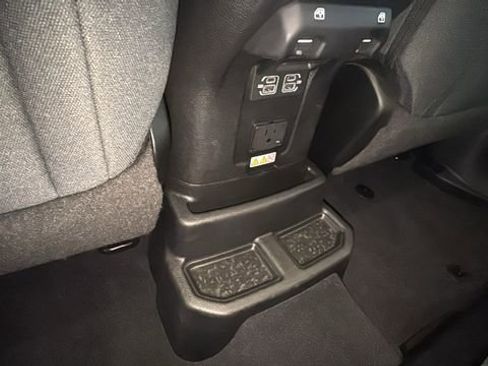 Used 2025 Jeep Wrangler Unlimited Sahara w/ Safety Group AWD/4WD image 25