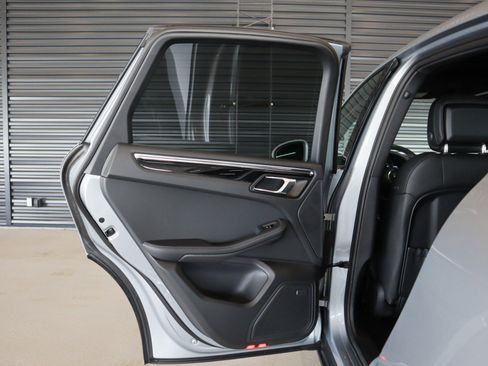 Certified 2026 Porsche Macan AWD/4WD image 23