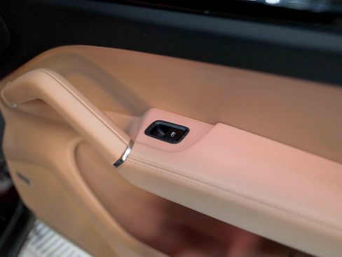 Used 2019 Porsche Cayenne image 46