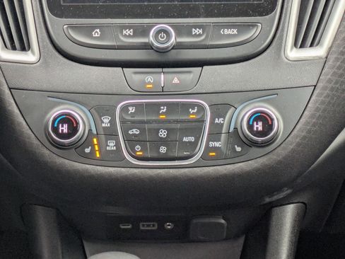 Used 2022 Chevrolet Malibu LT image 30