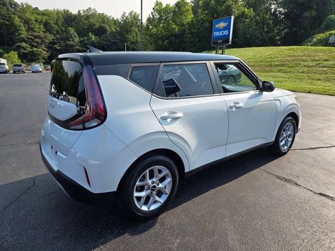Used 2023 Kia Soul FWD image 8