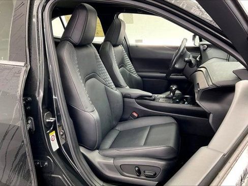 Used 2019 Lexus UX 200 w/ Premium Package image 6