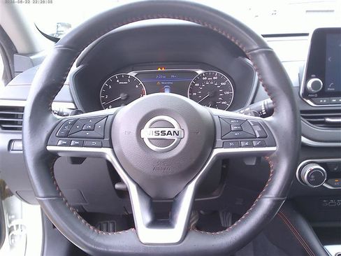Used 2022 Nissan Altima 2.5 SR w/ Midnight Edition Package AWD/4WD image 11