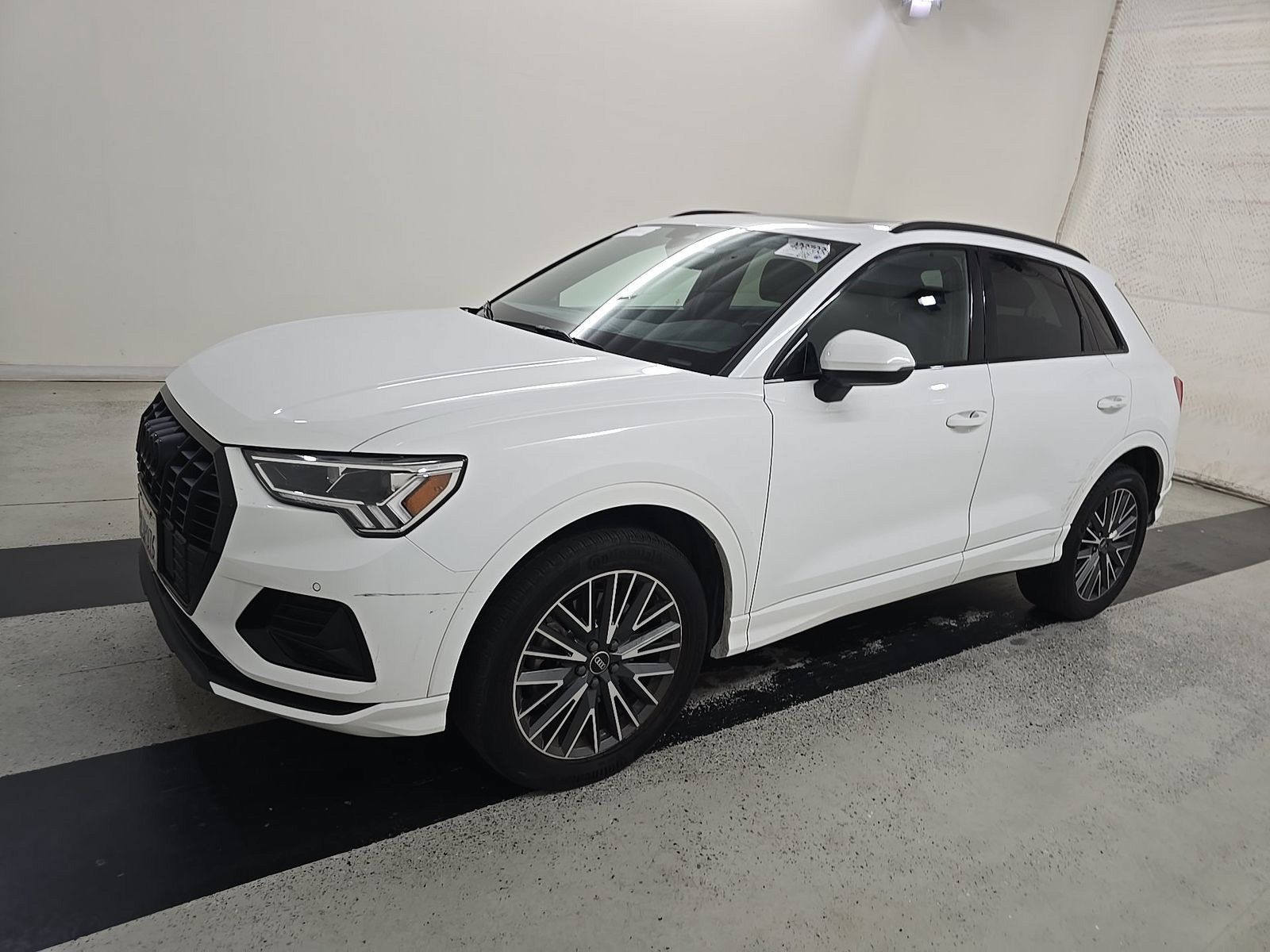 Used 2024 Audi Q3 2.0T Premium w/ Convenience Package AWD/4WD image 1