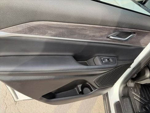 Used 2024 Jeep Grand Cherokee L Limited w/ Black Appearance Package image 12