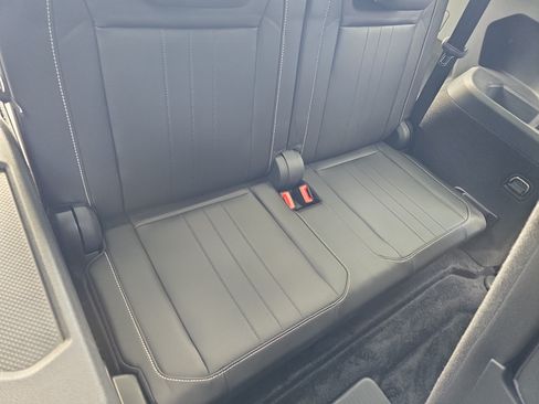 Certified 2023 Volkswagen Tiguan SE R-Line FWD image 12