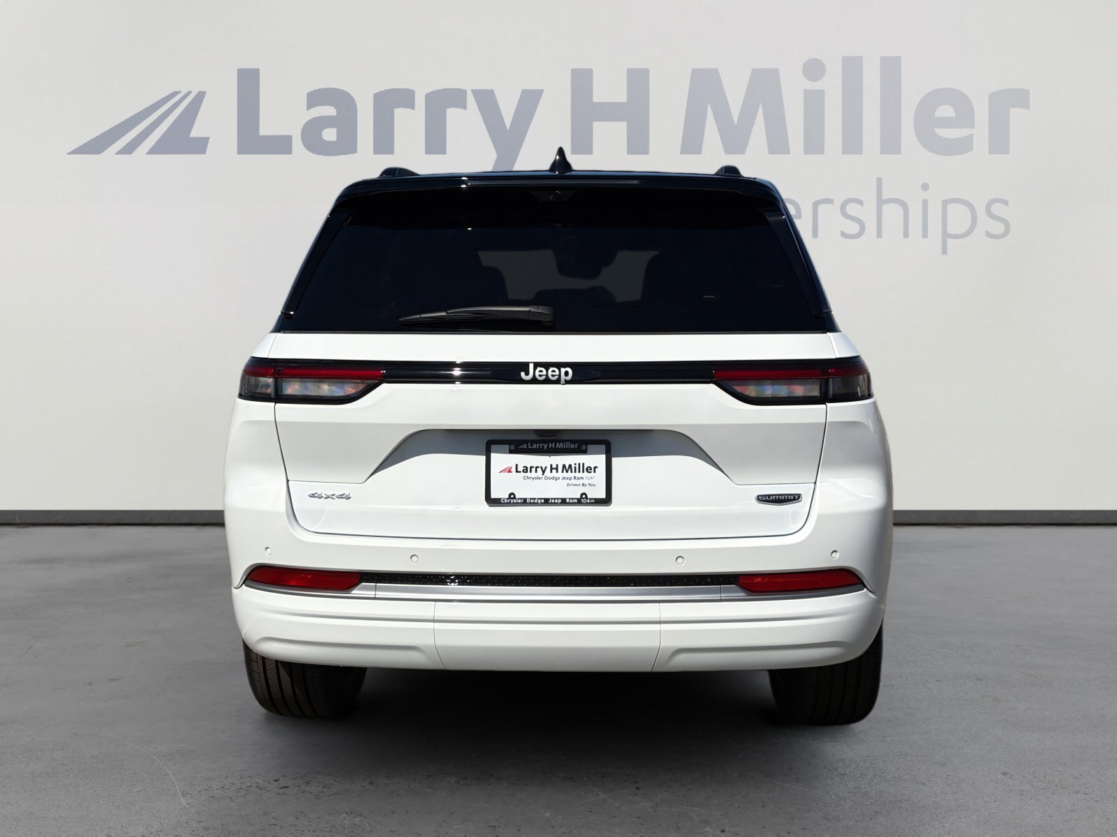 New 2026 Jeep Grand Cherokee Summit AWD/4WD image 5