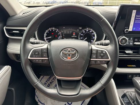 Used 2023 Toyota Highlander XLE image 11