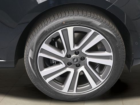 New 2025 Land Rover Range Rover SV AWD/4WD image 13