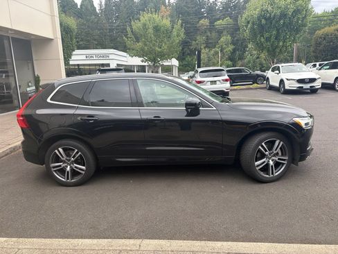 Used 2020 Volvo XC60 T6 Momentum w/ Protection Package AWD/4WD image 5