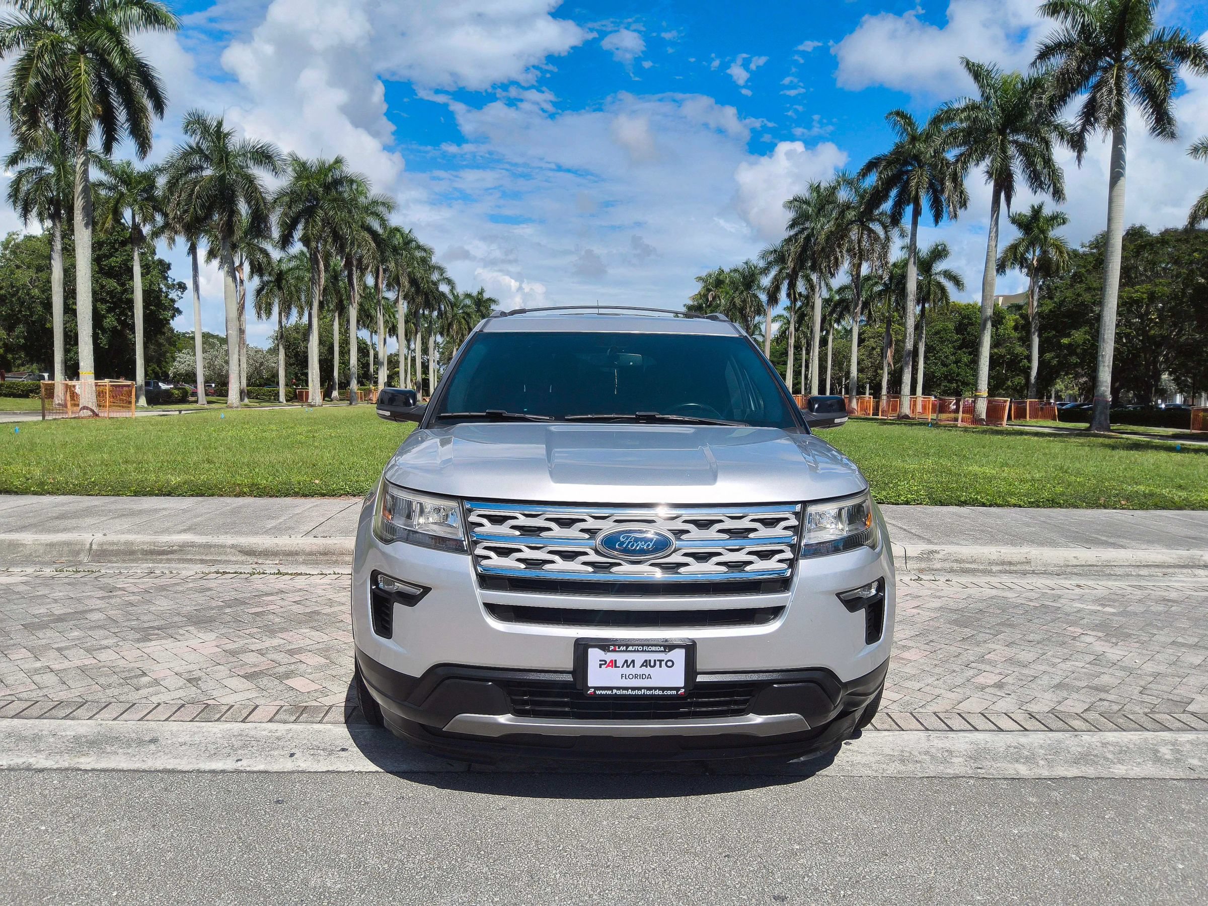Used 2018 Ford Explorer XLT w/ Equipment Group 201A FWD image 2