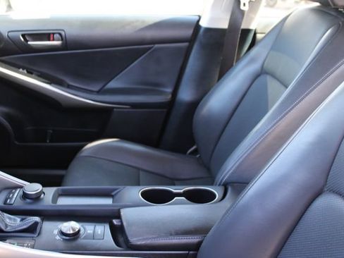 Used 2018 Lexus IS 300 image 30