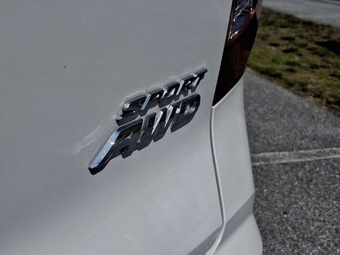 Used 2022 Honda Pilot Sport image 32