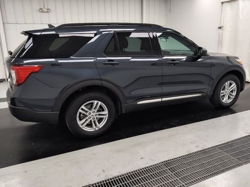 Used 2023 Ford Explorer XLT AWD/4WD image 10