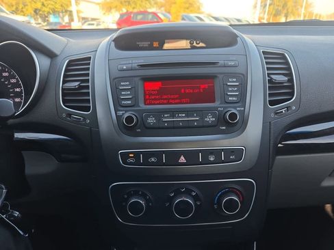 Used 2015 Kia Sorento LX image 26