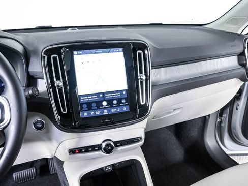 Certified 2026 Volvo XC40 B5 Plus AWD/4WD image 14