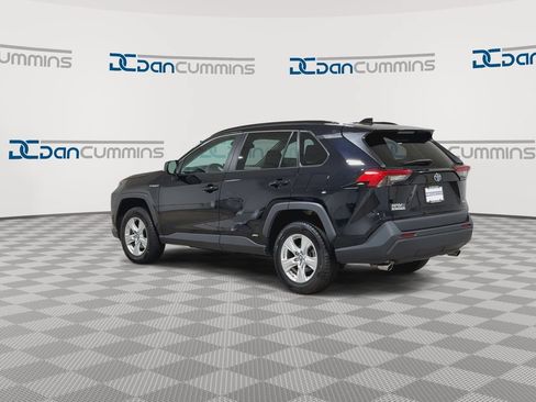 Used 2020 Toyota RAV4 LE AWD/4WD image 6