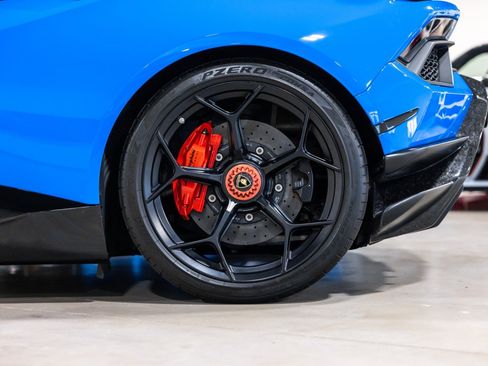 Used 2018 Lamborghini Huracan Performante AWD/4WD image 21