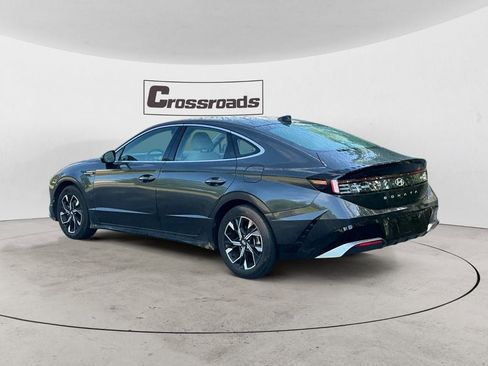 Used 2025 Hyundai Sonata SEL FWD image 3