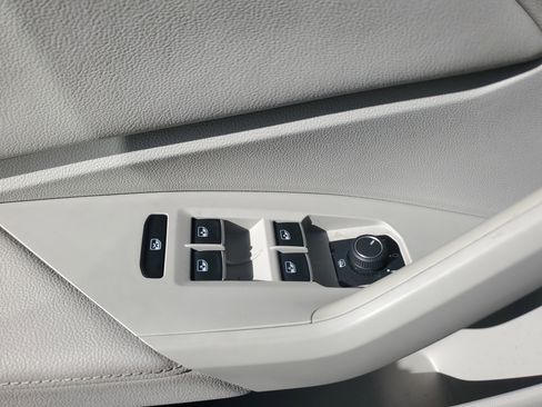 Used 2023 Volkswagen Jetta SE w/ Panoramic Sunroof Package image 26