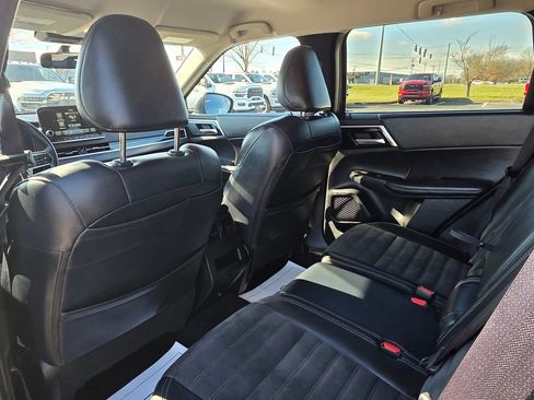 Used 2024 Mitsubishi Outlander SE image 32