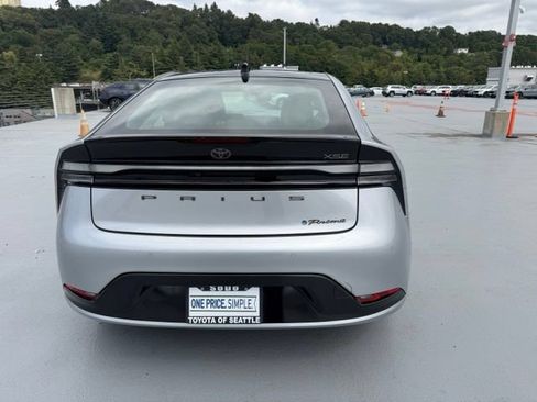 Certified 2024 Toyota Prius Prime FWD image 11
