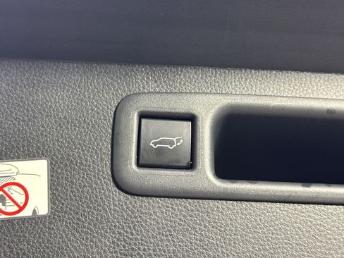 Used 2025 Toyota Highlander LE AWD/4WD image 39