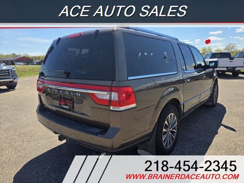Used 2017 Lincoln Navigator L Select AWD/4WD image 3