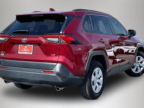 Used 2021 Toyota RAV4 LE image 5