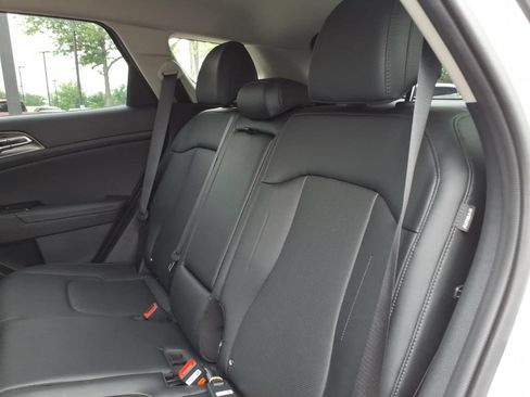 Used 2025 Kia Sportage EX FWD image 12
