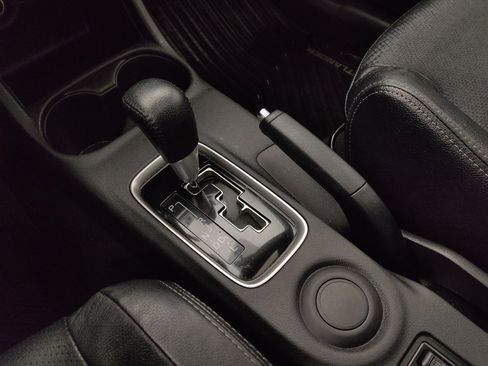 Used 2016 Mitsubishi Outlander SEL image 26