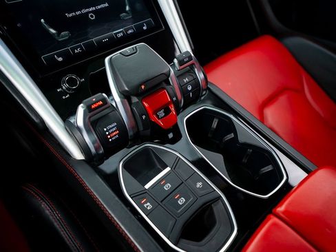 Used 2022 Lamborghini Urus AWD/4WD image 43