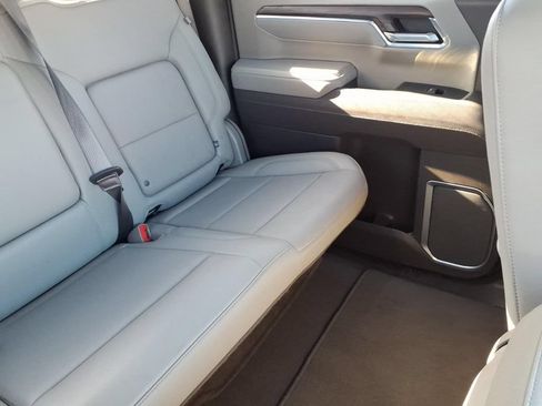 Used 2025 GMC Sierra 1500 SLT RWD image 18