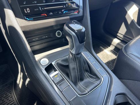 Certified 2022 Volkswagen Tiguan SE FWD image 16