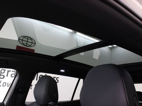 New 2026 Volkswagen Tiguan SE R-Line FWD image 12