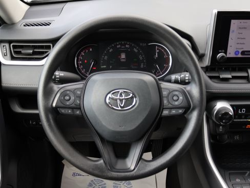 Used 2025 Toyota RAV4 XLE FWD image 30