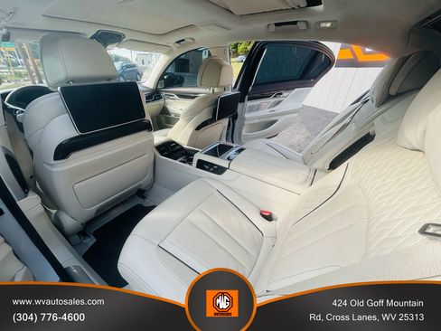 Used 2018 BMW M760i xDrive image 11