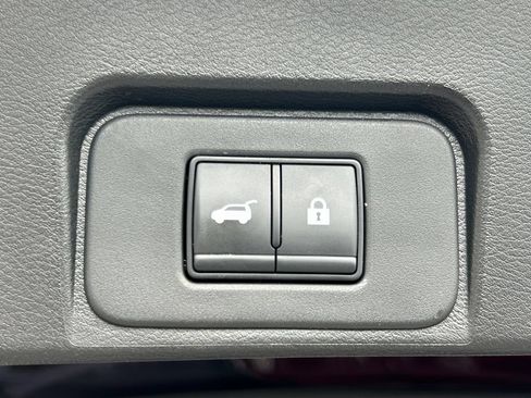 Used 2024 Nissan Rogue SV FWD image 22