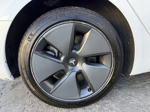 Used 2021 Tesla Model 3 Standard Range Plus image 9