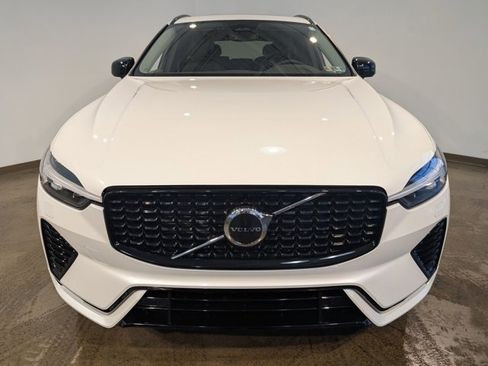 Used 2025 Volvo XC60 B5 Core w/ Climate Package image 2