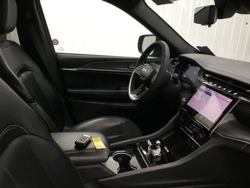 Used 2024 Jeep Grand Cherokee L Limited w/ Luxury Tech Group II image 46