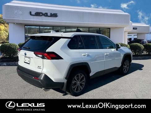 Used 2024 Toyota RAV4 XLE Premium w/ Weather Package image 5