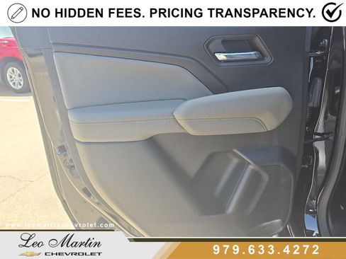 Used 2025 Chevrolet Colorado ZR2 w/ Technology Package AWD/4WD image 13