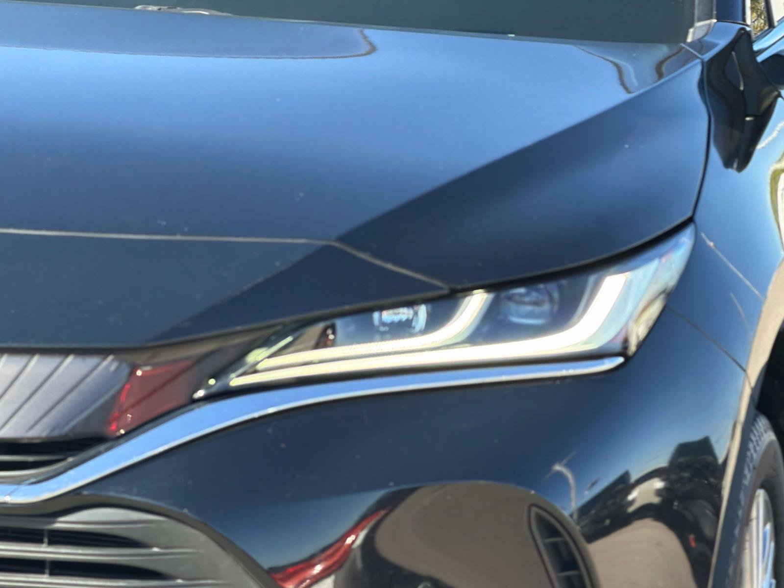 Used 2021 Toyota Venza Limited AWD/4WD image 9