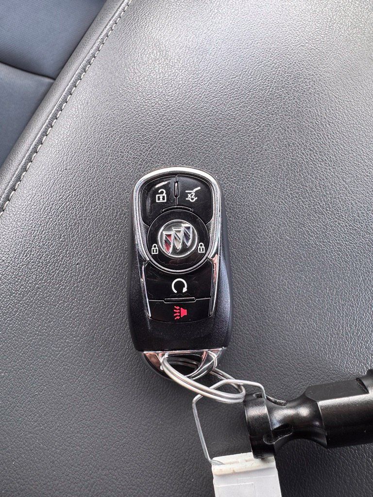 Used 2022 Buick Enclave Essence w/ Sport Touring Edition AWD/4WD image 33